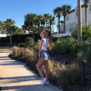 Meet your Posher, Juliette